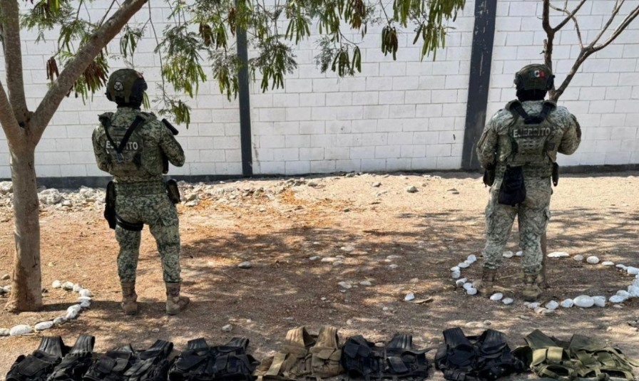 Foto: Cortesía Ejército Mexicano asegura arsenal y droga en operativo en Elota