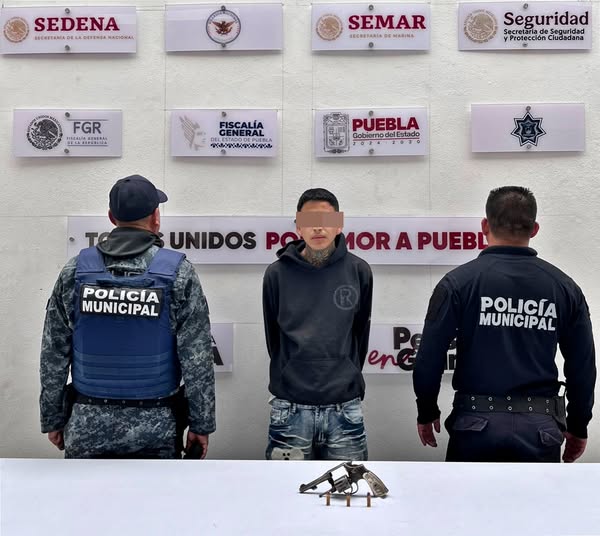 Rescatan a conductor y recuperan tractocamión robado en San Antonio Mihuacán