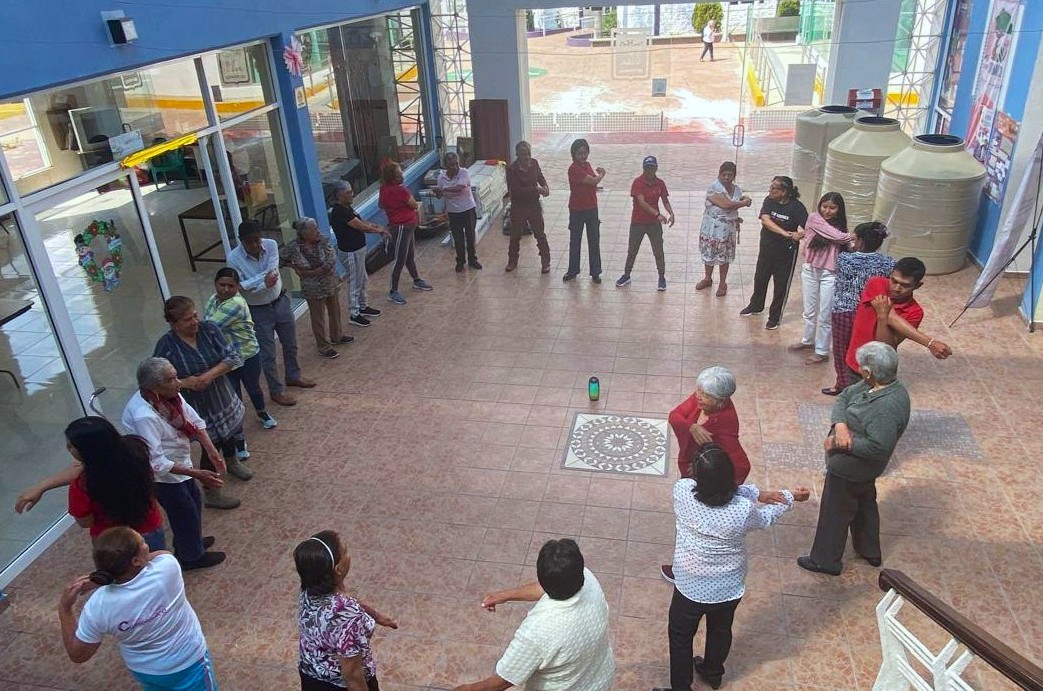 Estudiantes UATx promueven el envejecimiento activo en Cuaxomulco