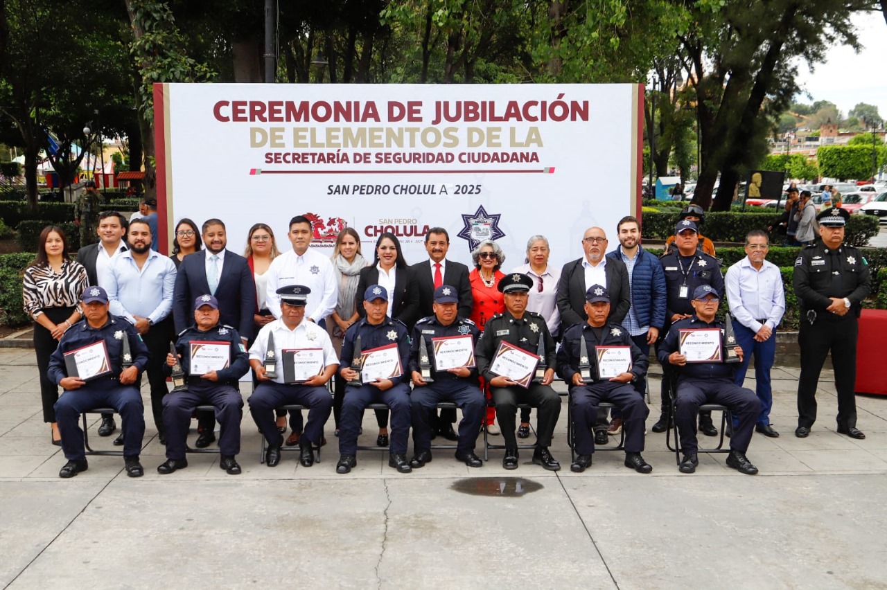 Comunicado oficial Tonantzin Fernández encabeza histórico reconocimiento a policías jubilados por 30 años de servicio en Cholula