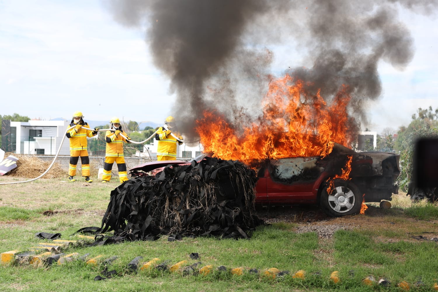 Comunicado oficial Histórico para Cuautlancingo adquisición de camión de bomberos: Omar Muñoz