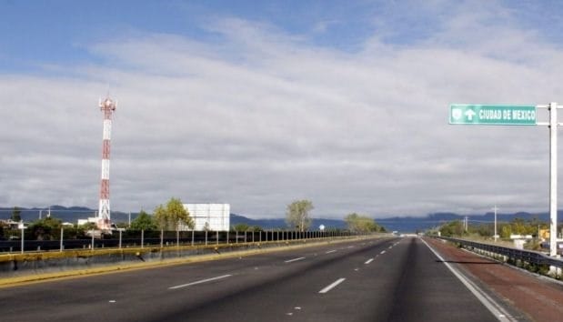 Por: Cortesía Lula Pineda Permanece bloqueo en autopista México-Puebla por pobladores de San Miguel Xoxtla