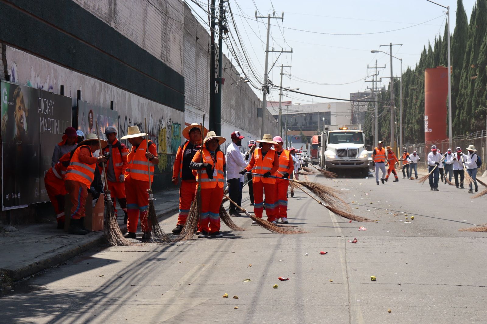 Foto: Cortesía OOSL implementa operativo especial de limpieza durante desfile del 5 de Mayo