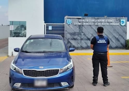 Por: Cortesía Lula Pineda Recuperan vehículo robado tras pronta acción de elementos de seguridad