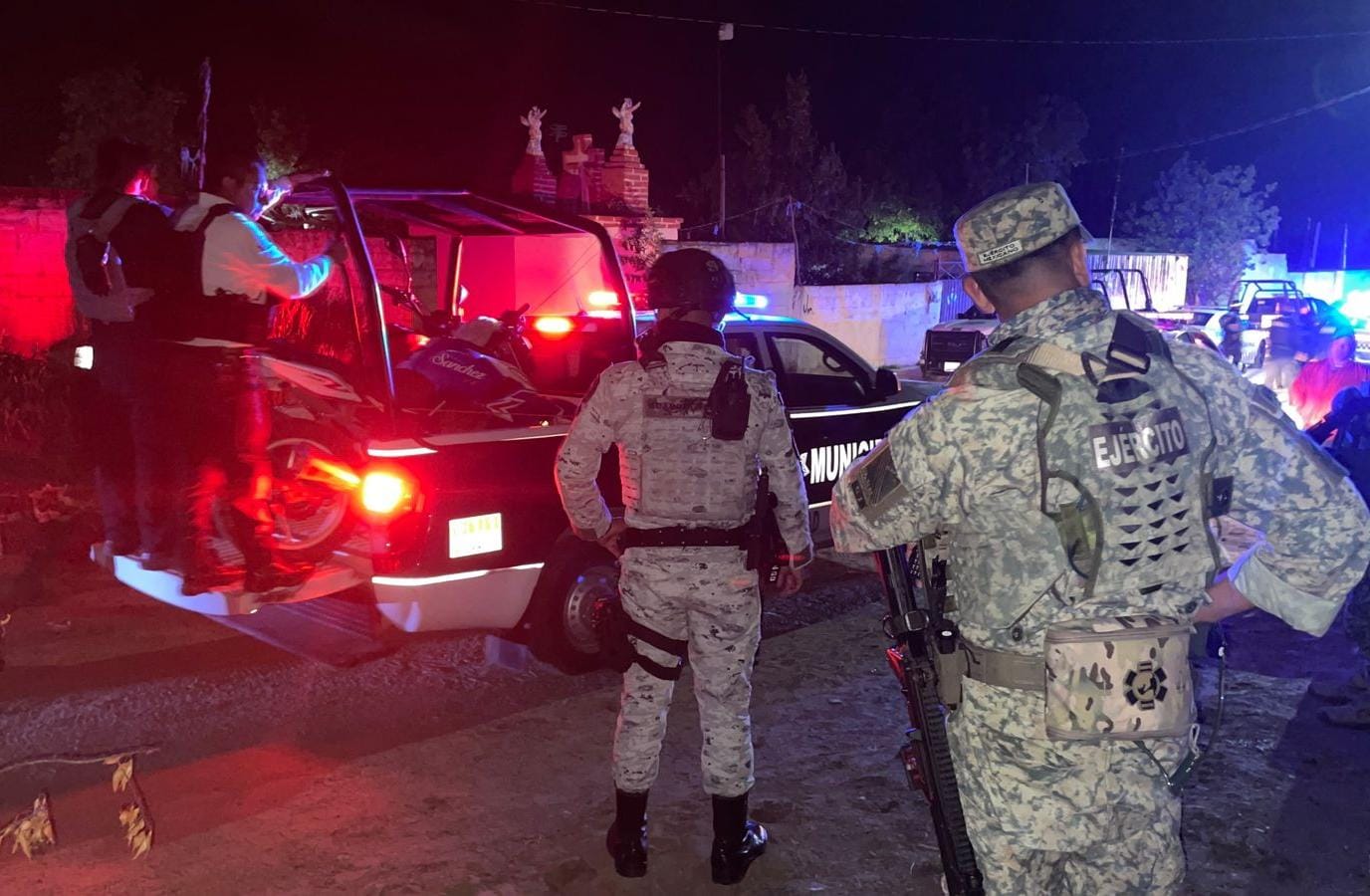 Detienen a dos menores armados tras presunto robo y disparos en Cuapiaxtla