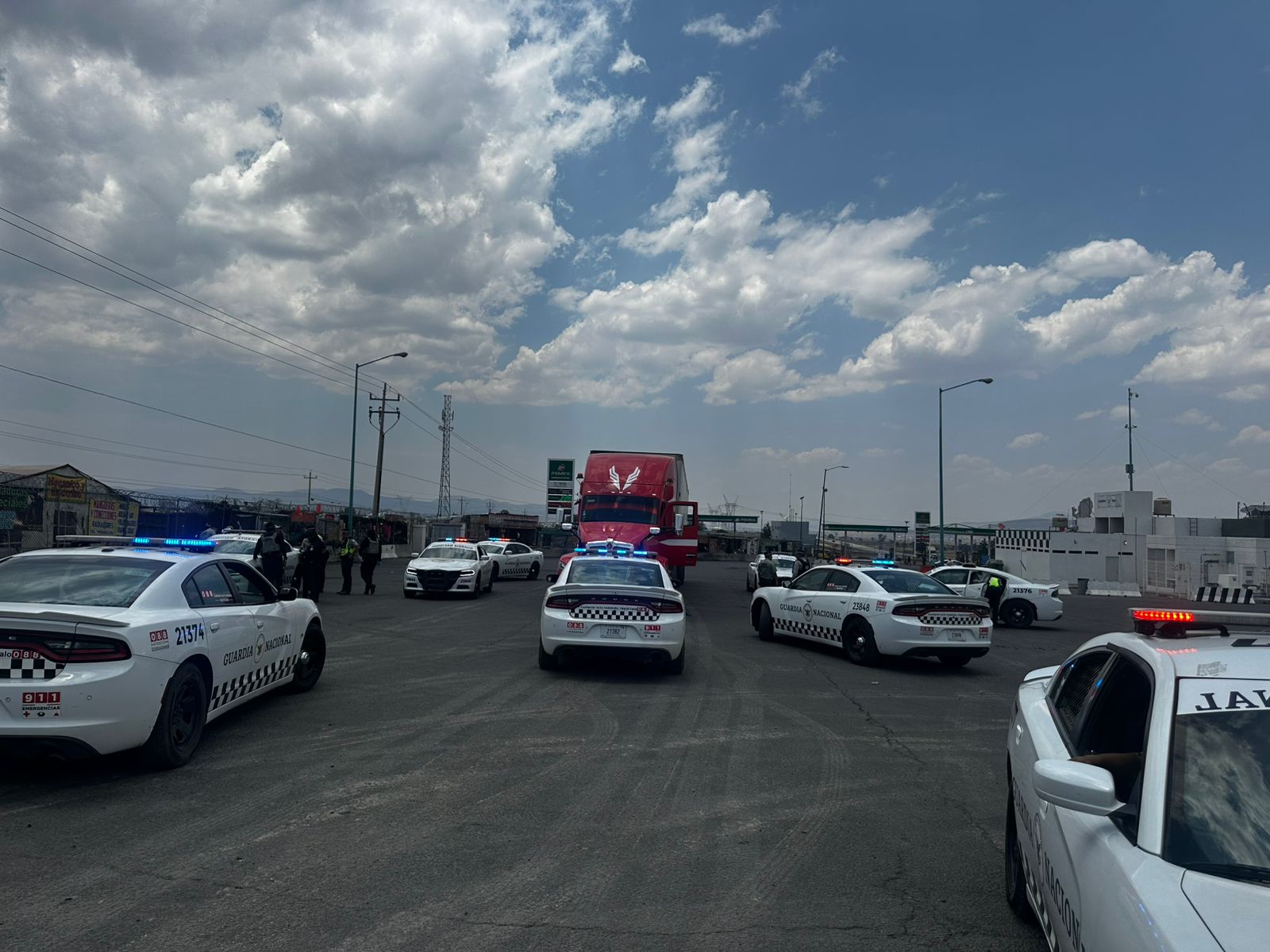 Frustran robo de tráiler con acero en Calpulalpan; detienen a tres implicados