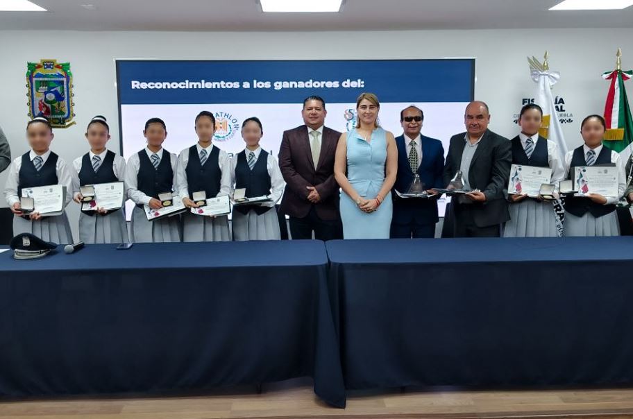 Foto: Cortesía FGE Puebla reconoce a jóvenes poblanas por destacar en concurso nacional