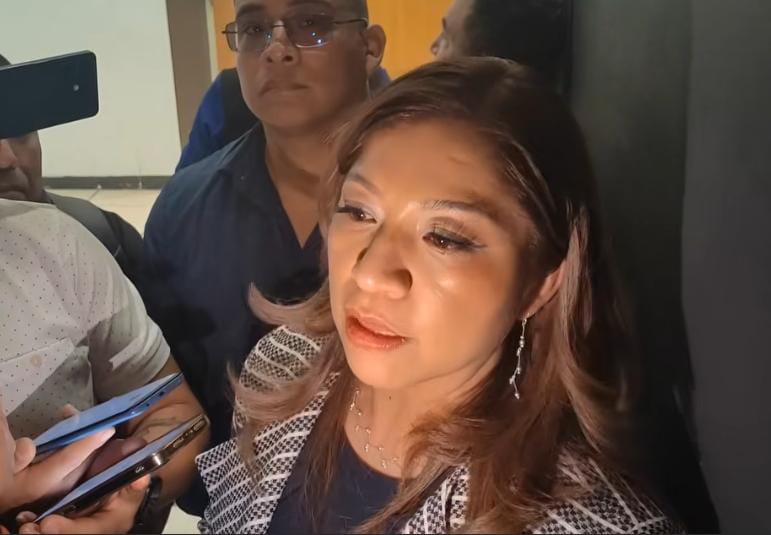 Trabajadores del 7 de Mayo exigen salida de Karina Erazo por abuso