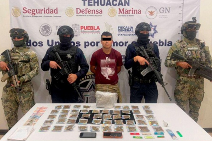 Lo agarran con 45 bolsas de marihuana en Tehuacán