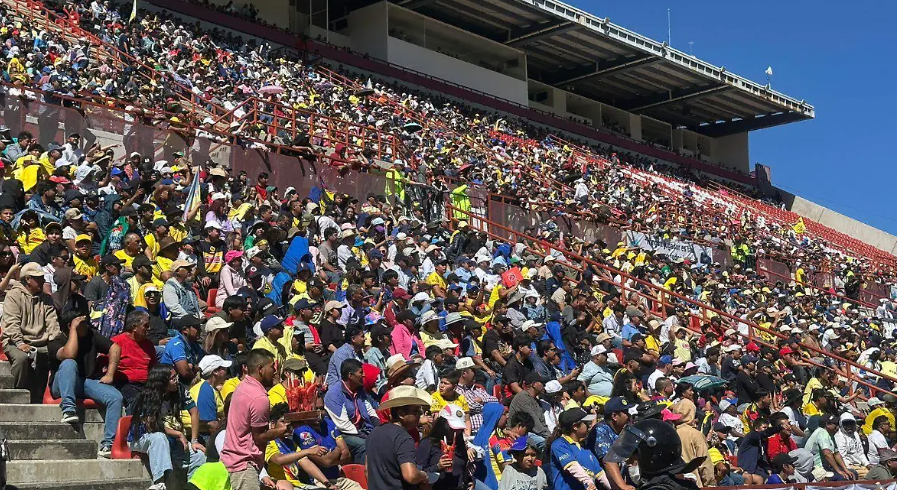 América y Pachuca reviven su gloria en un partidazo de leyendas
