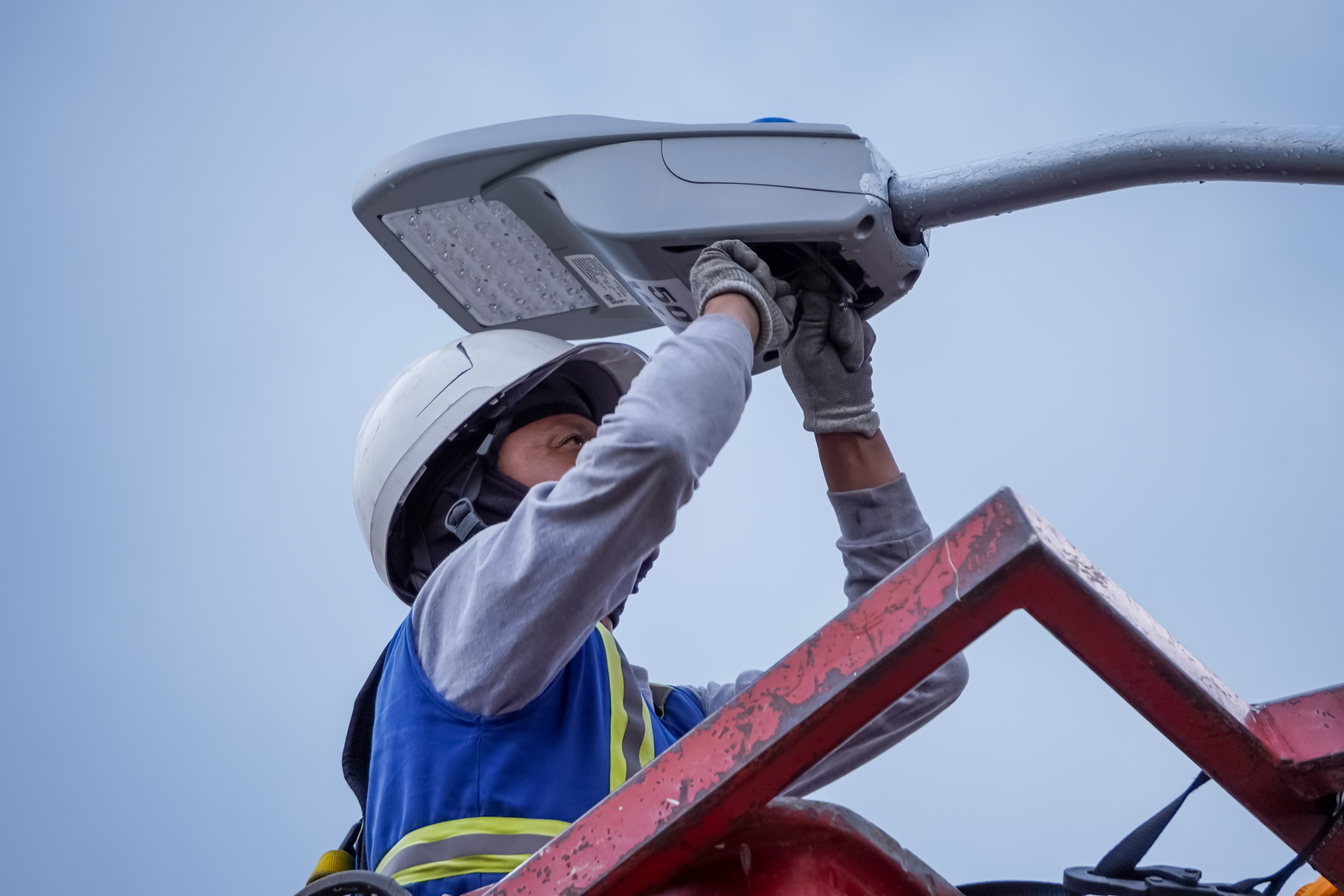 Puebla modernizará su alumbrado con postes inteligentes para fortalecer la seguridad y vigilancia ciudadana