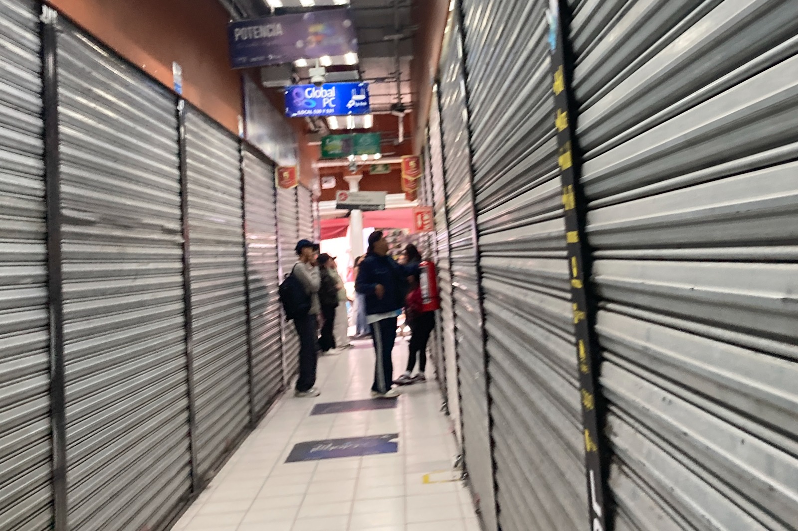 Ayuntamiento de Puebla clausura negocios en Plaza de la Tecnología y exhorta a locatarios a regularizar permisos