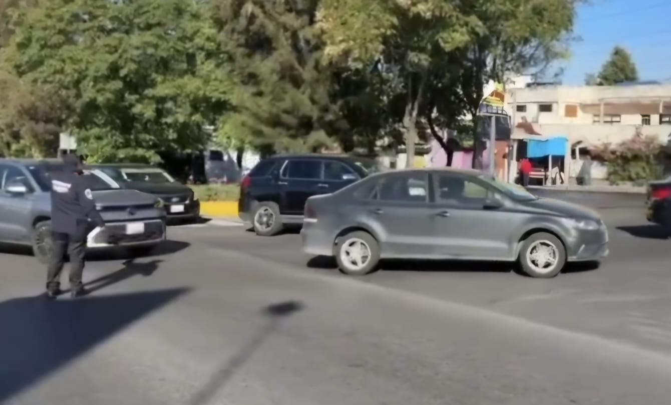 Protestas magisteriales paralizan la Recta a Cholula, exigen liberación de  plazas Puebla