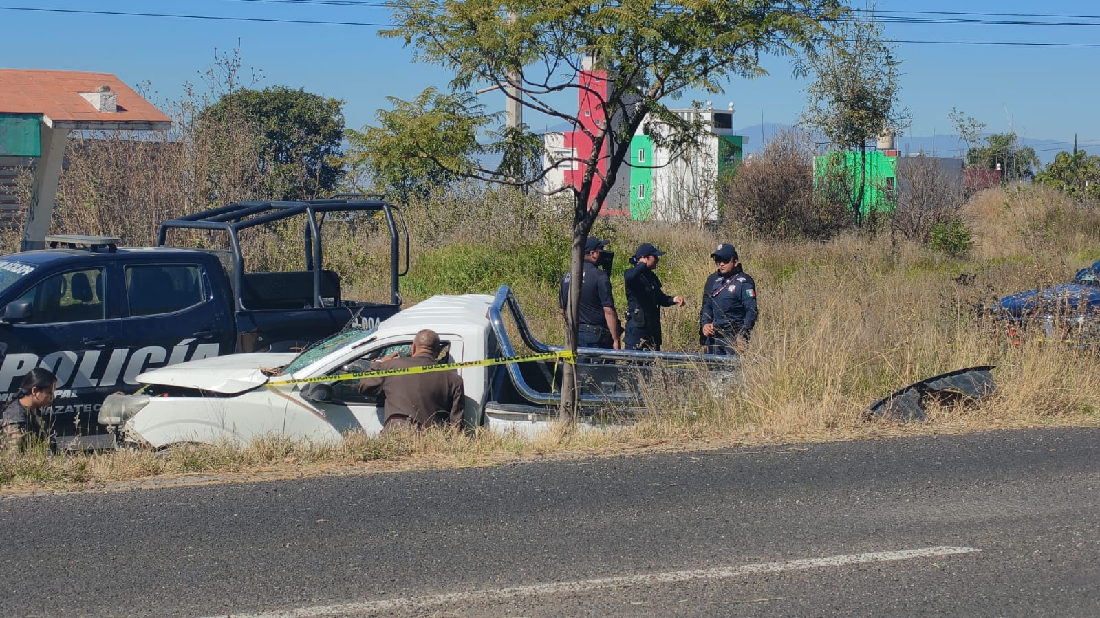 Camioneta volcó en la Vía Corta y conductor murió prensando, a la altura de Mazatecochco