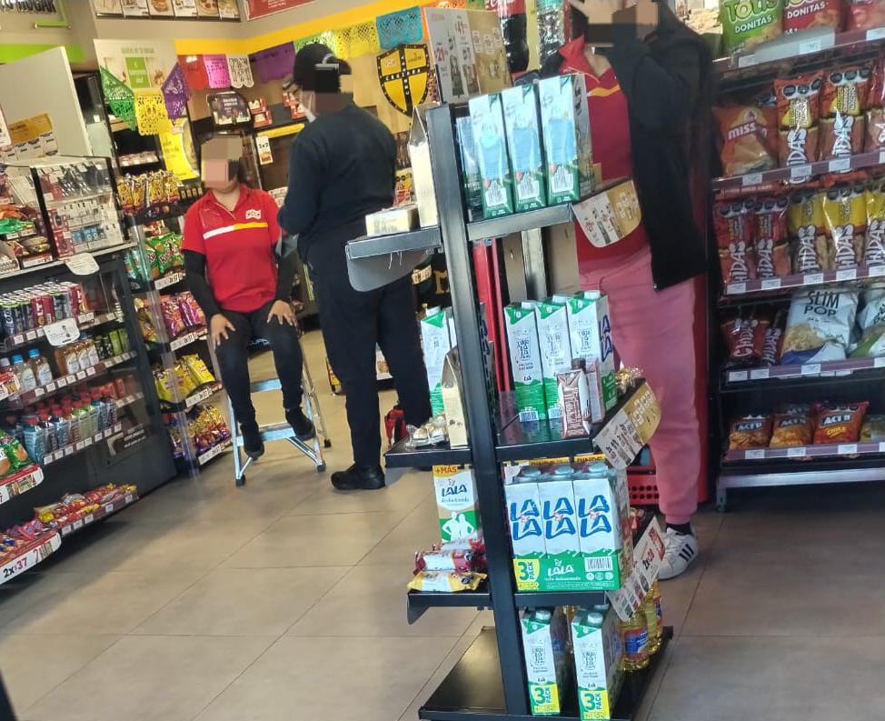 Asaltos violentos en Apizaco dejan a dos empleadas de Oxxo lesionadas y un segundo negocio atracado; delincuentes siguen libres