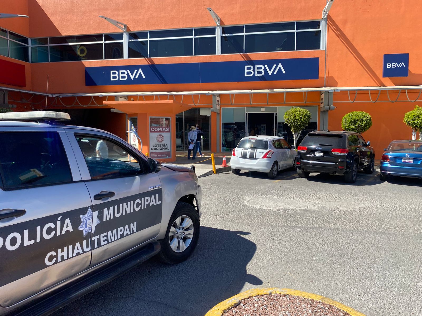 Roban más de 715 mil pesos en asalto masivo dentro de BBVA en Chiautempan
