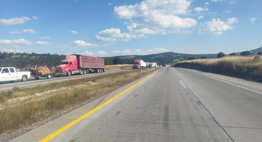 Campesinos liberan carreteras en Tlaxcala tras diálogo con autoridades
