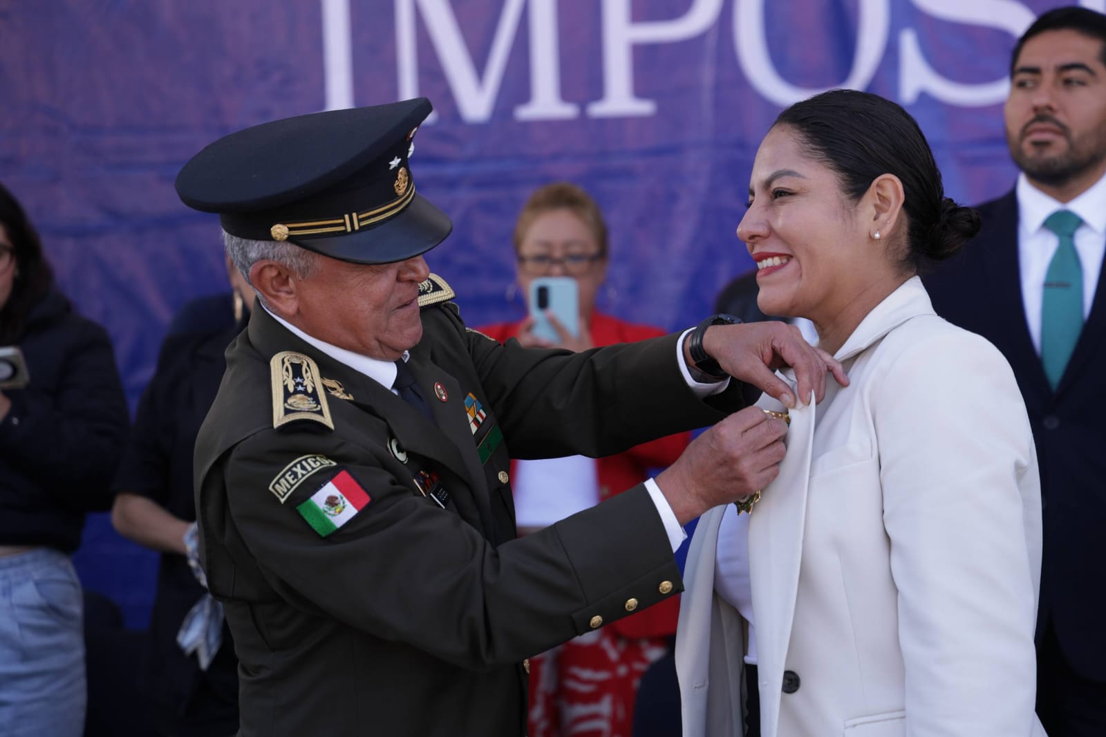 Recibe Lupita Cuautle la Venera “Gran Defensora de la Patria” en ceremonia de ascenso de la Academia Militarizada Ignacio Zaragoza