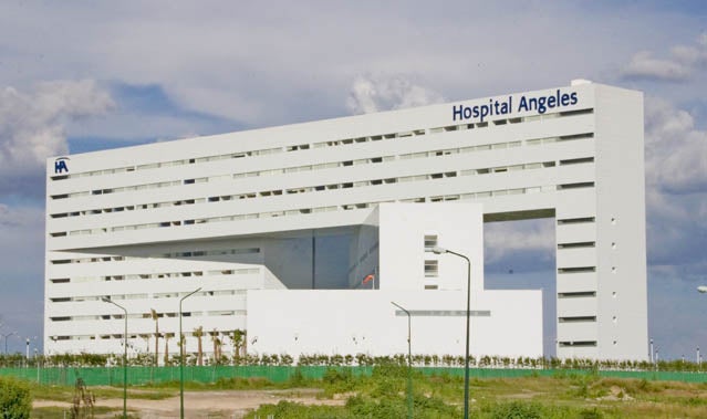 Hospital Ángeles Puebla investiga desempeño de médico credencializado tras recibir señalamientos
