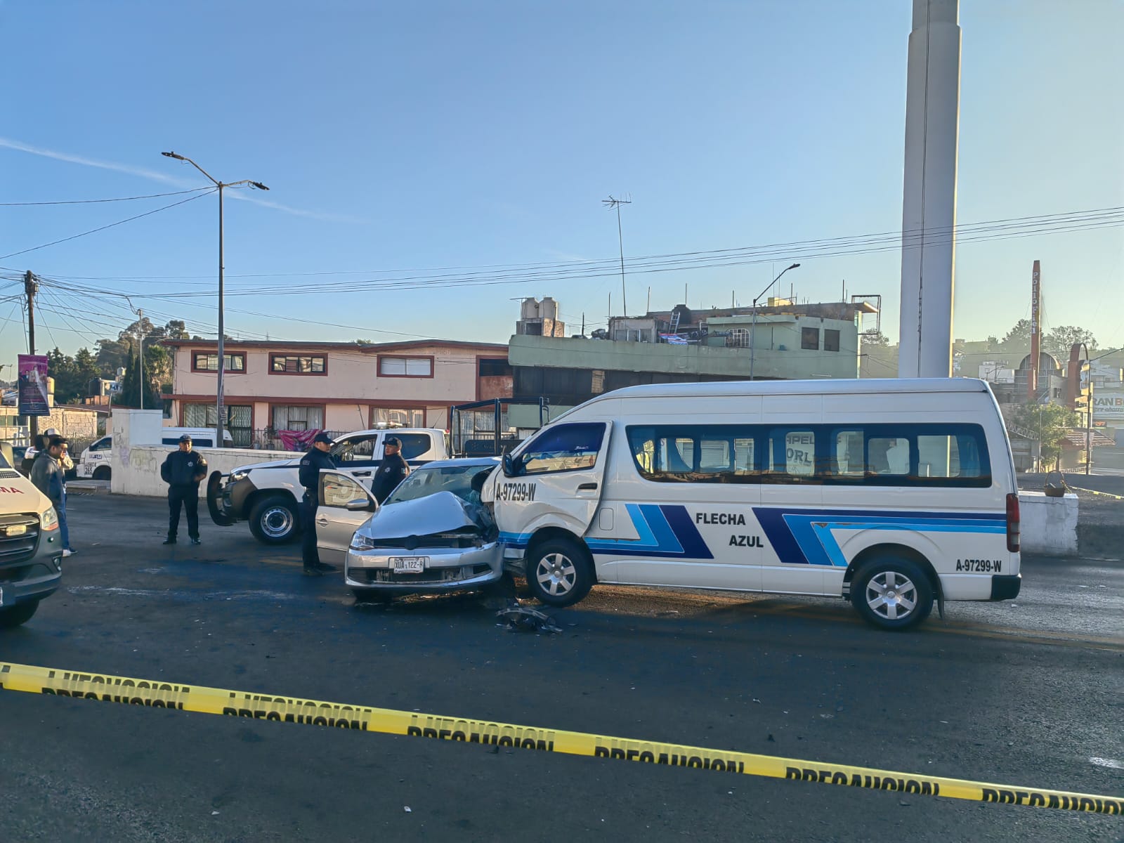 Muere conductor tras brutal choque entre automóvil y unidad de Flecha Azul, en Tlaxcala
