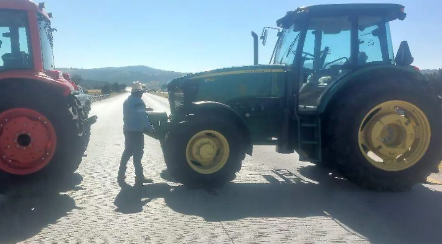 Tlaxcala se paraliza: bloqueos campesinos revientan transporte y clases