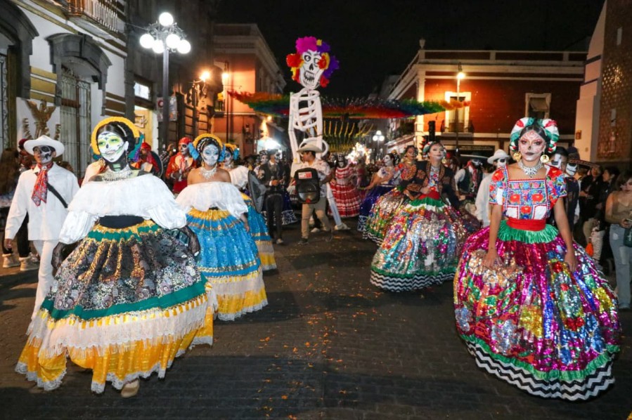 Más de mil 700 poblanos celebran la vida y la memoria