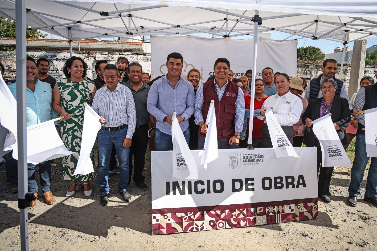 Omar Muñoz refrenda compromiso de mejorar la infraestructura de la comunidad