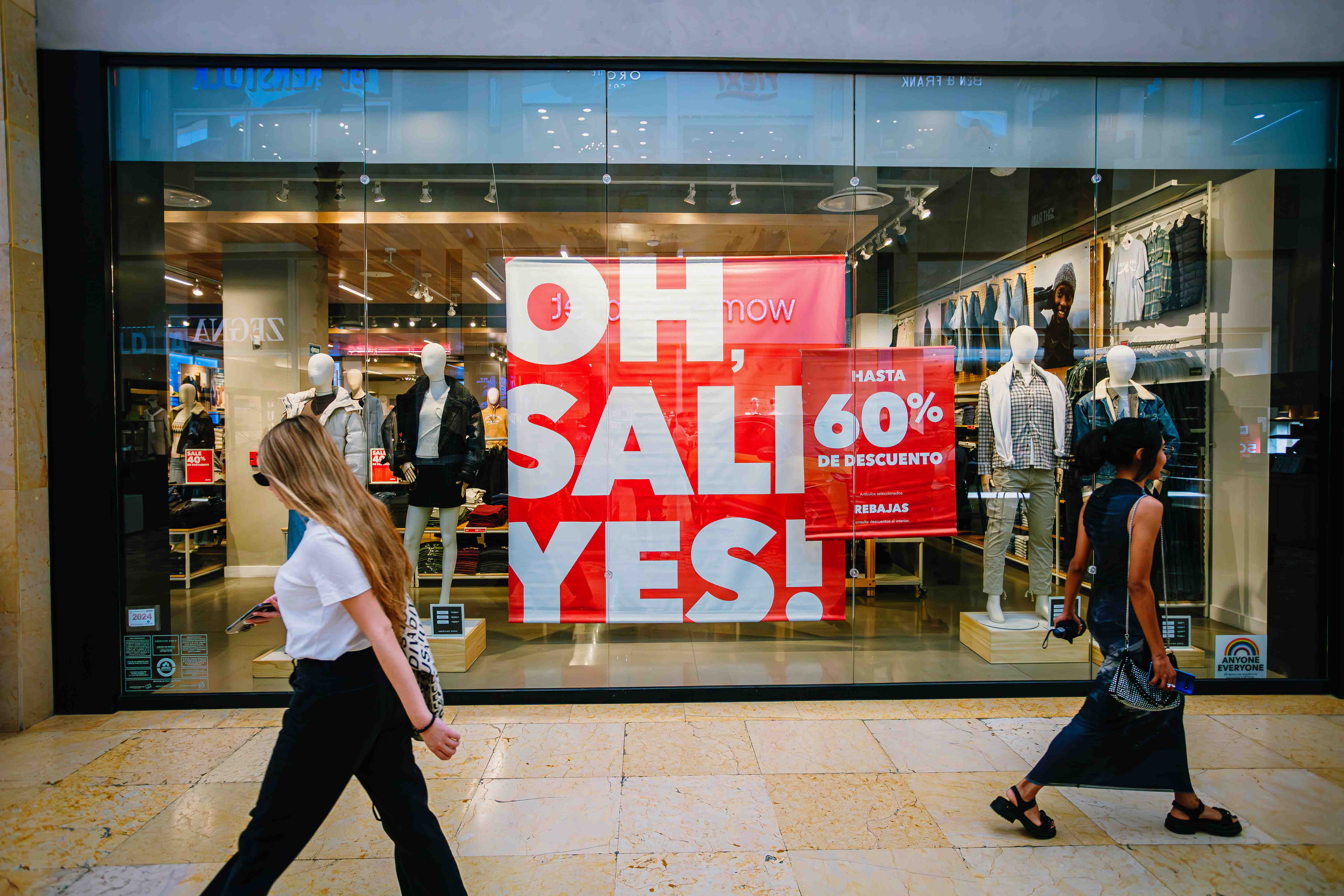 Ayuntamiento de Puebla negocia espacios para ambulantes en temporada del Buen Fin