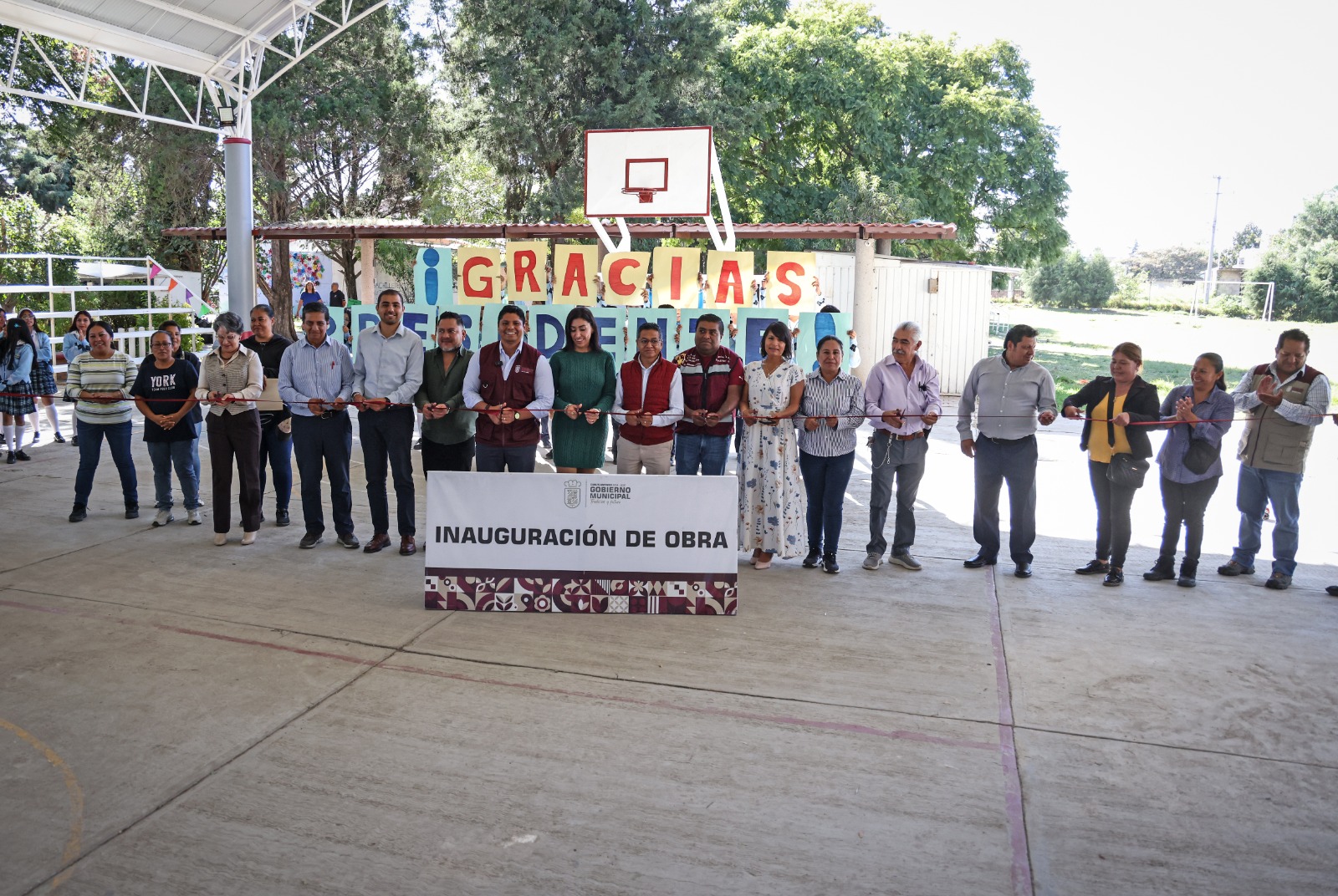 Omar Muñoz entrega arco techo del “Bachillerato Octavio Paz”
