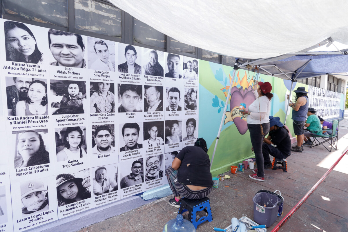 Renace el “Mural de Búsqueda” en el CAM: familias devuelven el rostro a la memoria colectiva