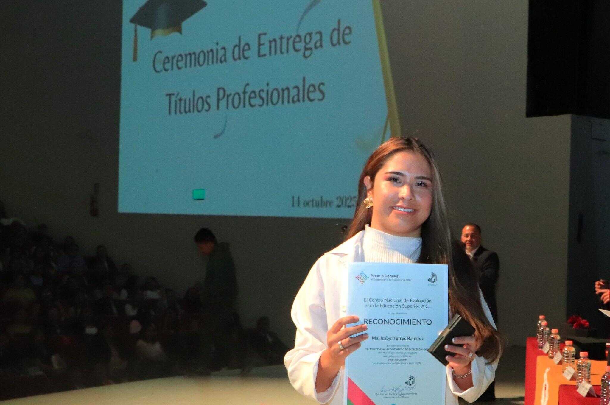 UATx entrega 957 títulos y refuerza su misión de transformar la sociedad