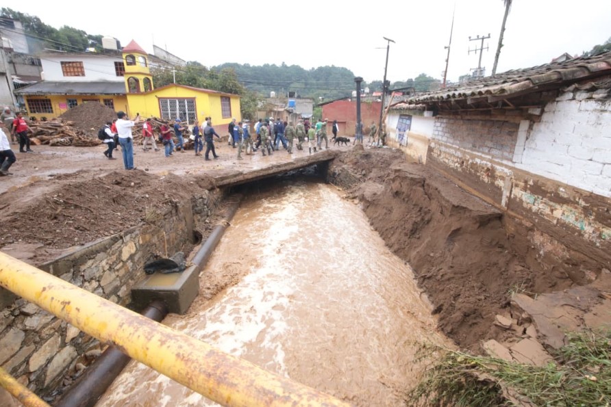 Armenta encabeza acciones humanitarias en zonas afectadas