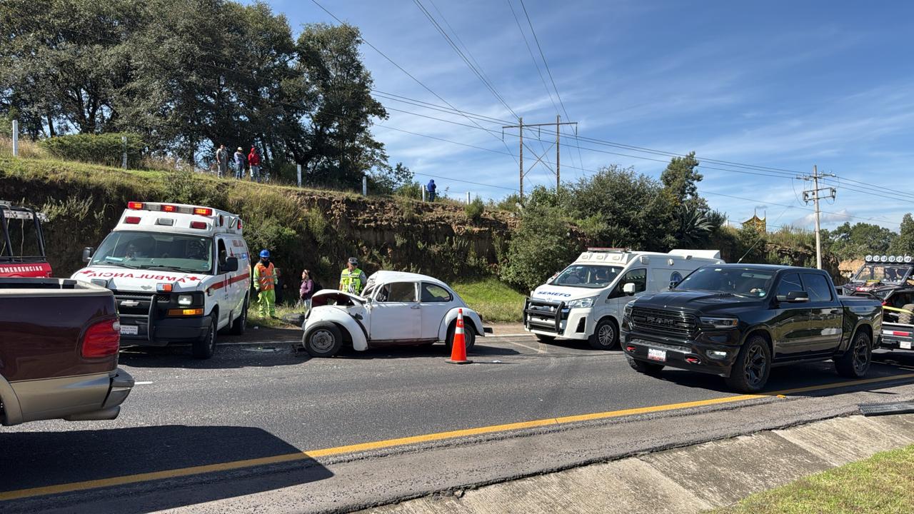 Muere joven tras chocar su “vocho” contra tráiler en el Libramiento Apizaco