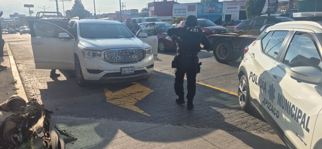 Recuperan en Apizaco camioneta robada con violencia en la capital; hay un detenido