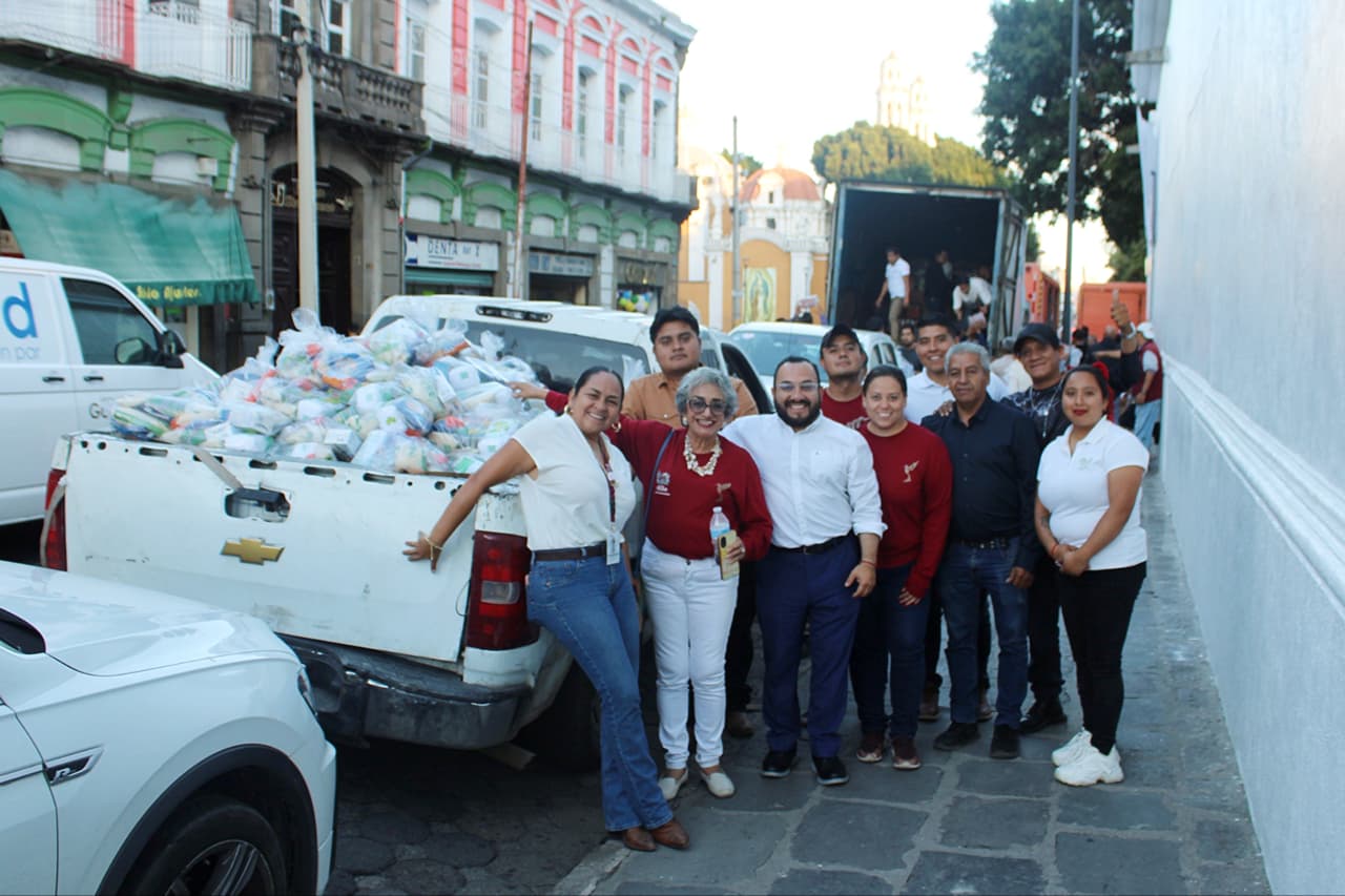 DIF San Pedro Cholula entrega víveres en apoyo a comunidades afectadas por las lluvias en la Sierra Norte