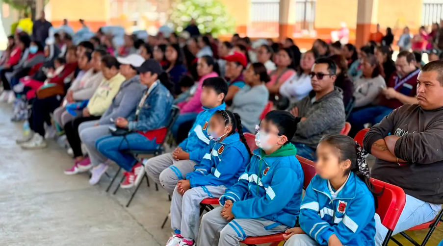 Tlaxcala entrega 36 mil uniformes escolares y apoya a más de 24 mil alumnos