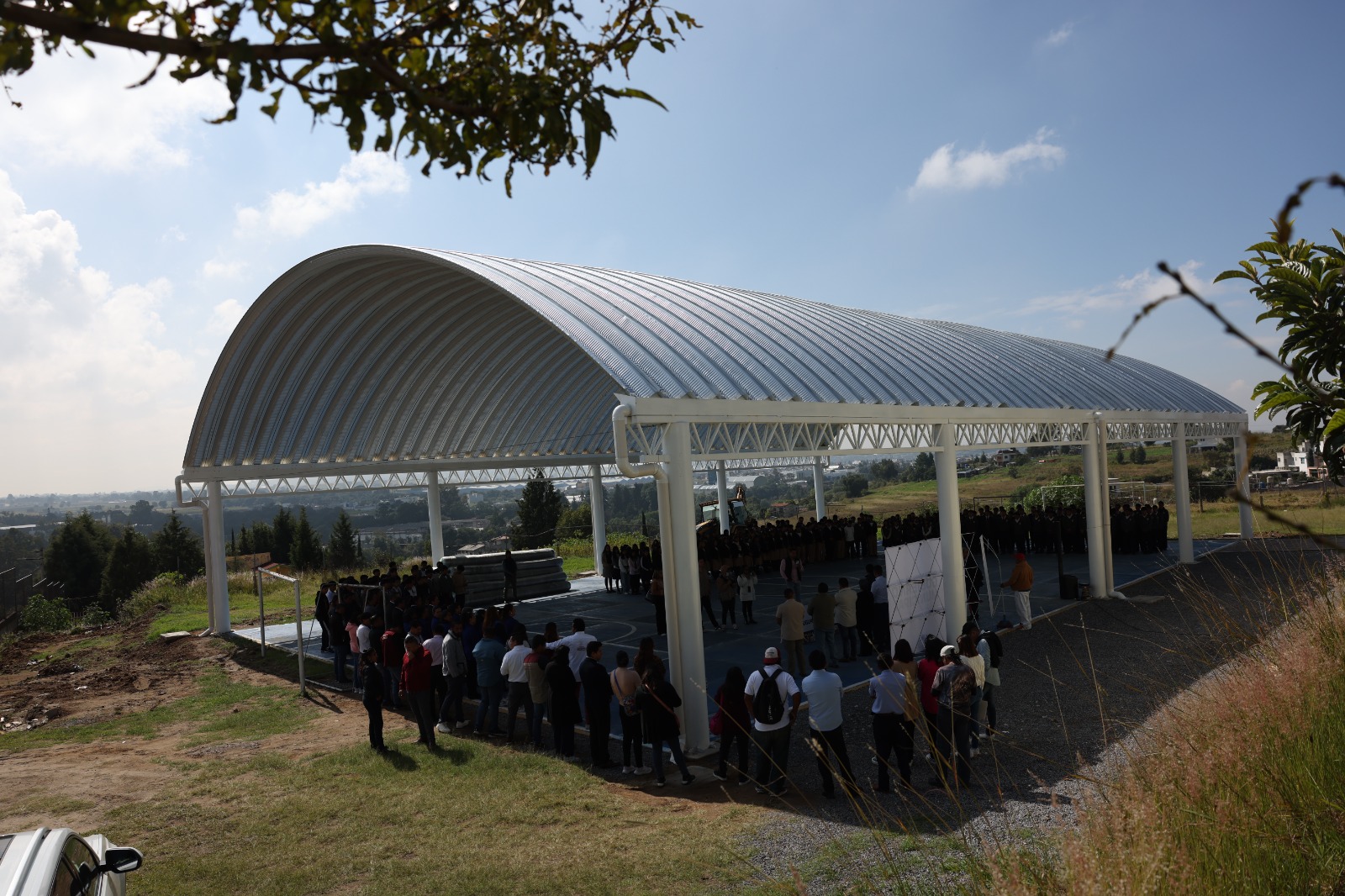 Entrega Omar Muñoz arco techo en Bachillerato General “5 de Mayo”