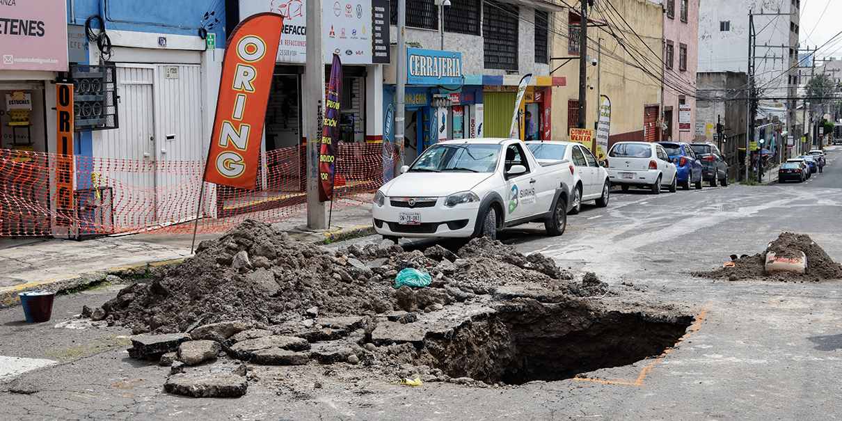 Socavones y daños por lluvias exhiben fragilidad urbana en Puebla; suman más de mil incidentes
