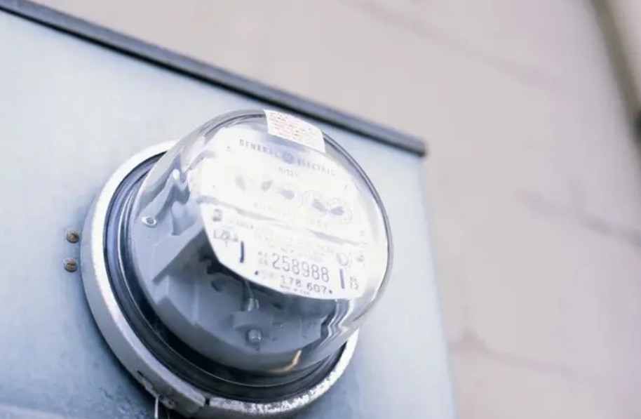 Qué significa la luz roja en tu medidor digital