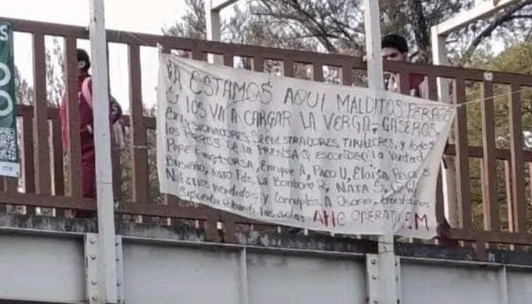 Narcomantas causan alarma en Tehuacán