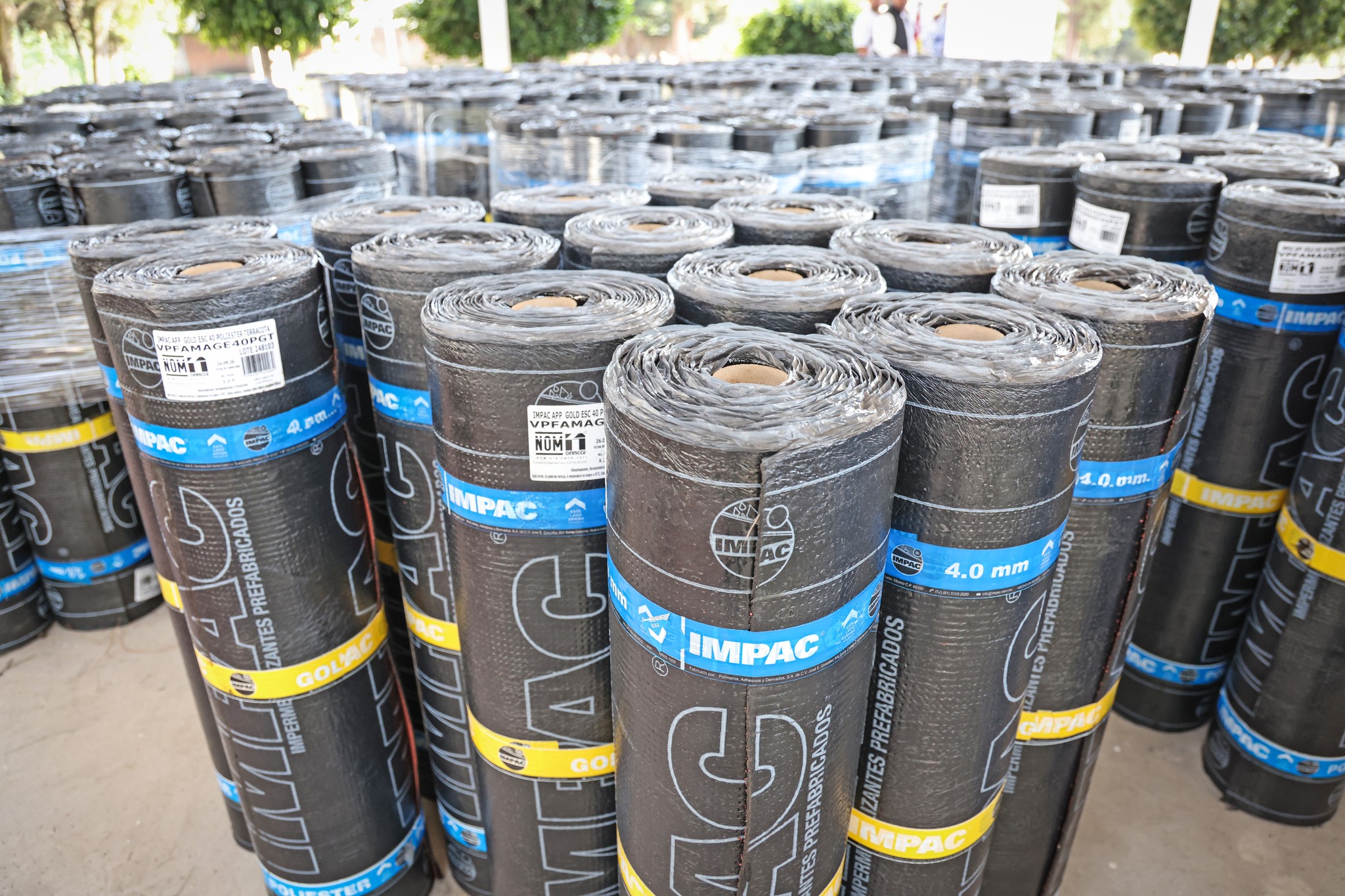 Omar Muñoz: Mejoramos la Secundaria Técnica 19 con material para impermeabilización