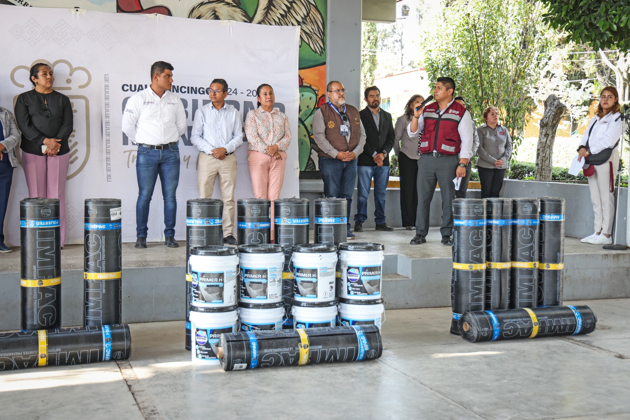 Omar Muñoz: Mejoramos la Secundaria Técnica 19 con material para impermeabilización