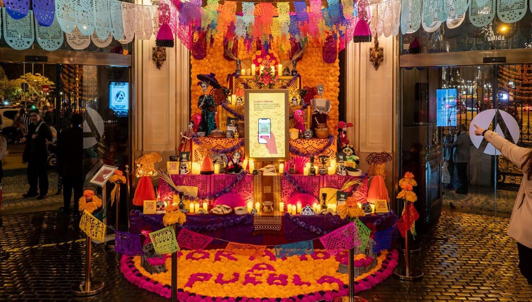 Puebla conquista Madrid con su altar monumental del Día de Muertos