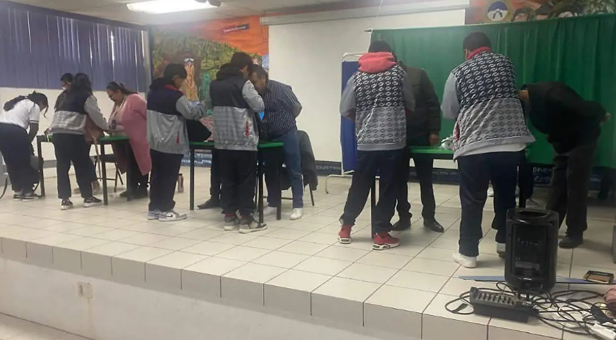 Conalep Tlaxcala aplica revisión de mochilas para entornos escolares seguros