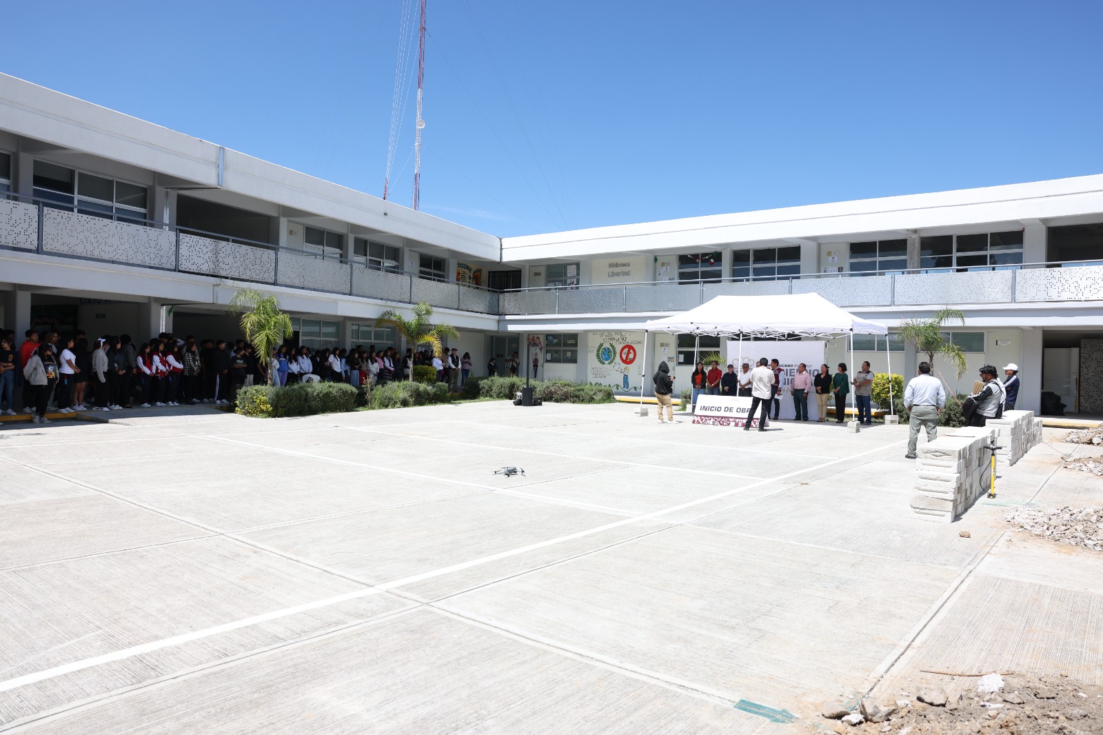 Inicia Omar Muñoz arco techo y techado en instituciones educativas de Cuautlancingo 