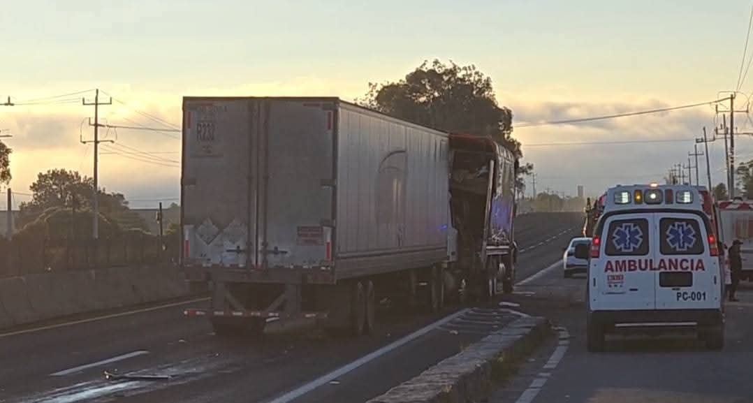 Accidente en México-Veracruz: tráiler embiste a peregrinos de Puebla
