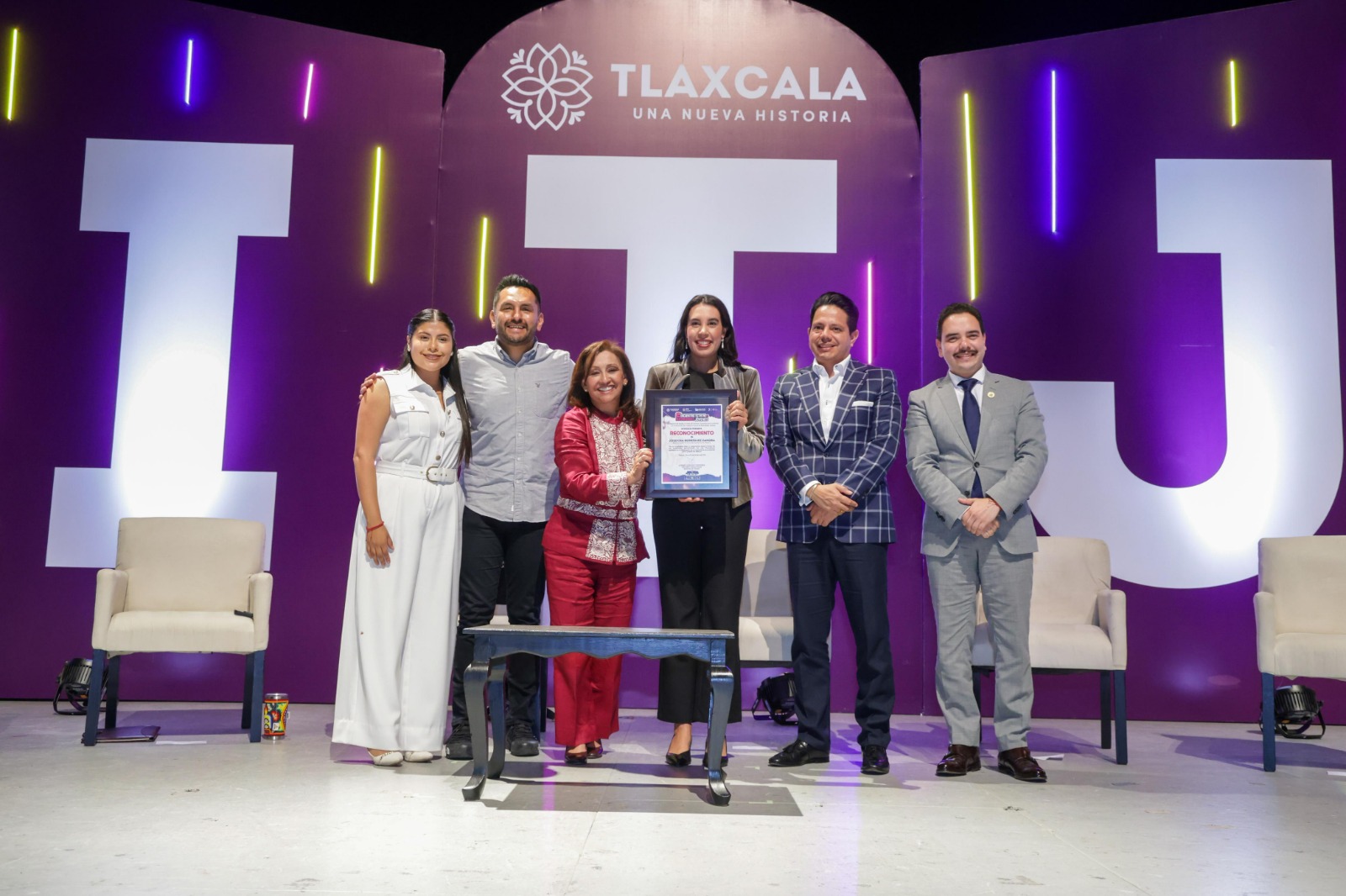 Lorena Cuéllar impulsa a jóvenes autoridades en Tlaxcala a servir con pasión