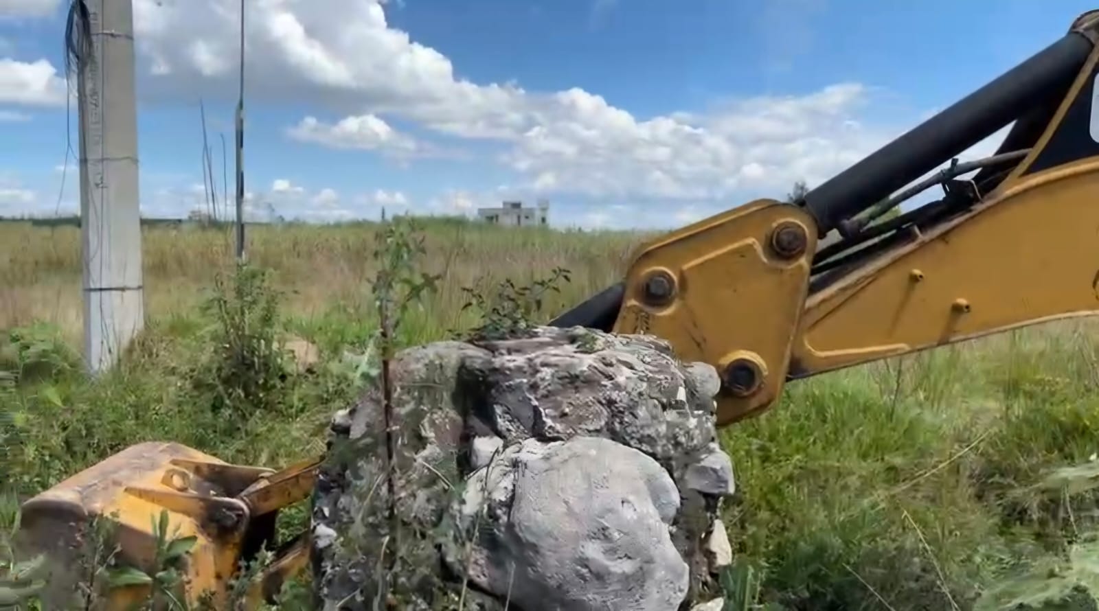 Inician trabajos de limpieza en zanjas y río Almoloya en San Antonio Cacalotepec