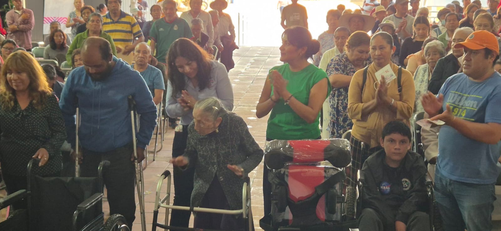 Por: Cortesía Lula Pineda Entrega de apoyos funcionales en San Andrés Cholula fortalece el programa “Cambiando Vidas”