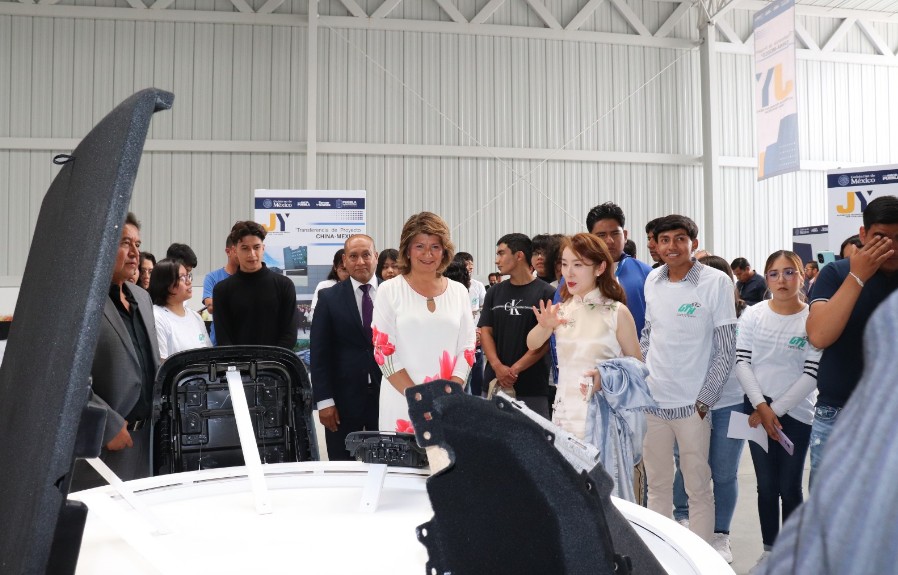 Foto: Cortesía Convenio entre UTH y JY Automotive México